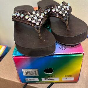 COWGIRL JEWELS SIZE 7 BROWN LEATHER UPPER WITH CLEAR RHINESTONES. RHIANA STYLE.